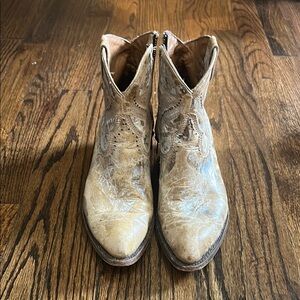 Lucchese Cream Sabine Ankle Cowboy Boots